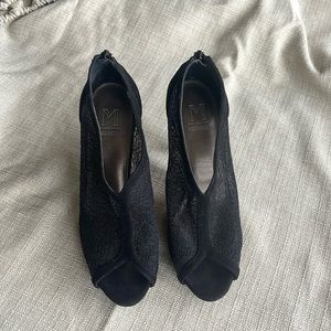 Black suede sandals with lace